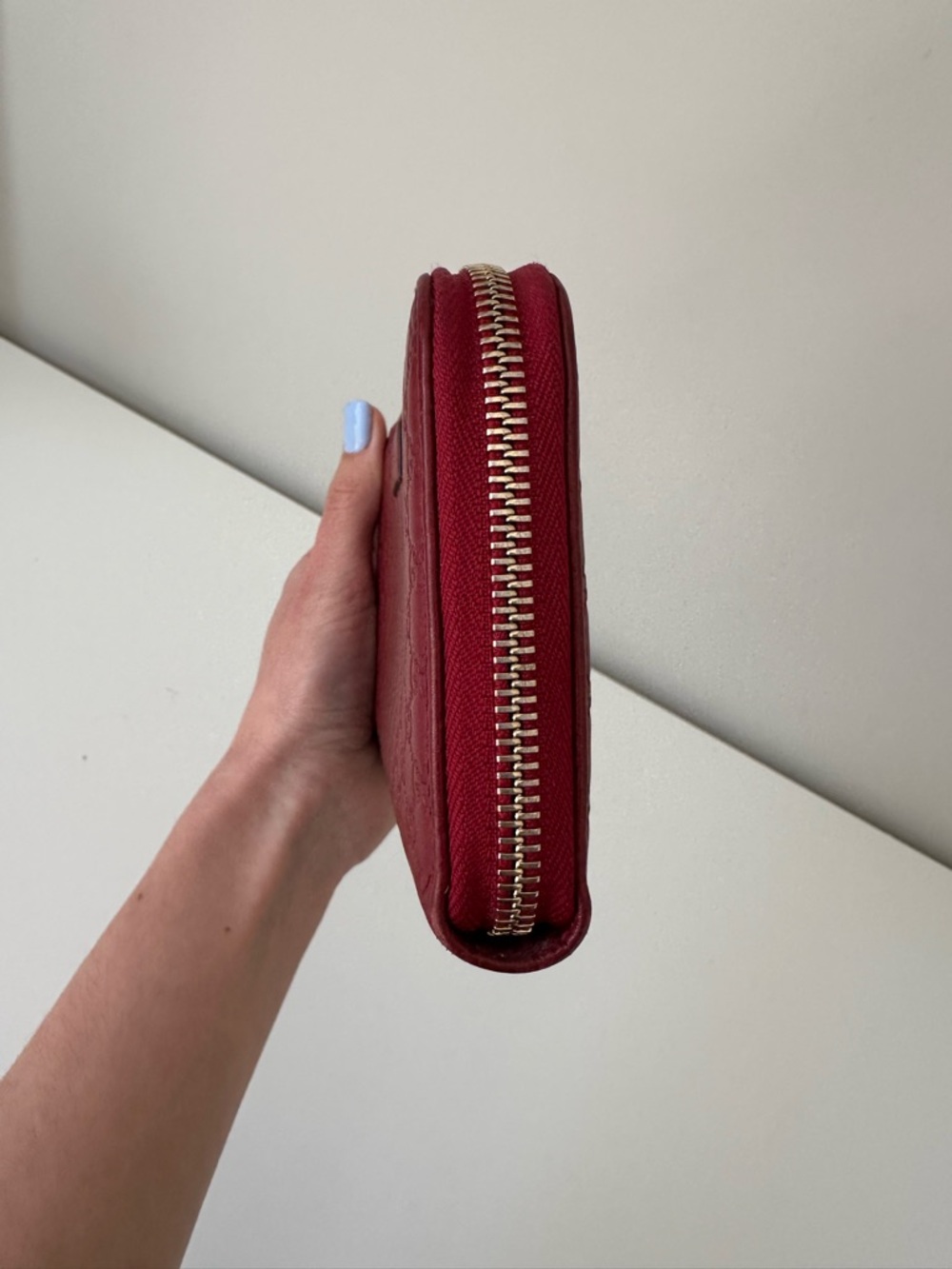 Gucci Red Microguccissima GG Zip-Around Wallet - Picture 3 of 8
